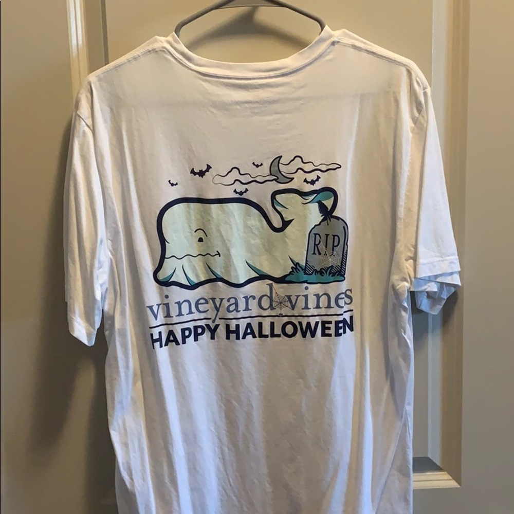 Vineyard vines short sleeve Halloween pocket tee